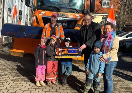 TSI Räumfahrzeug sorgt für staunende Kinderaugen